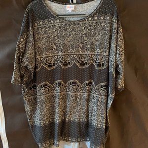EUC LuLaRoe Irma -XL - Black Cream Lace Pattern